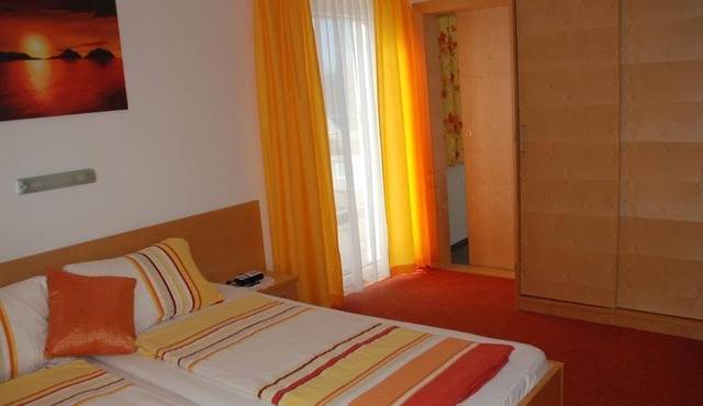 Family room- connecting door1 floor with balcony - Pension Agnes