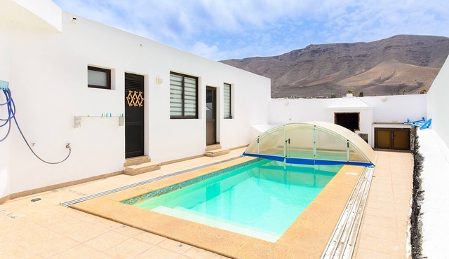 Famara Beach House on the Shore with Shared Pool, Ocean/Mountain Views & Wi-Fi