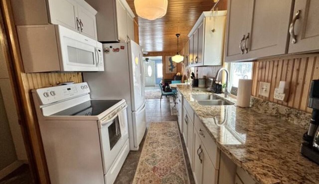 FamFriendly|Full Kitchen|Near Big Spirit Lake