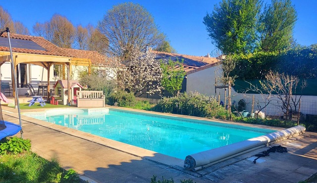 Family home near Montpellier, secure swimming pool, children's play area