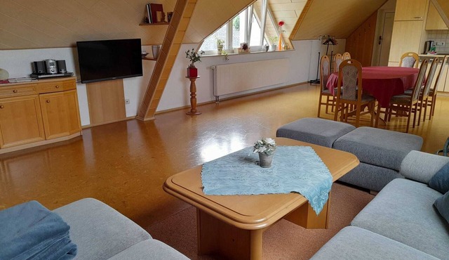 Familienfreundliche Ferienwohnung mit Großzügigem Balkon