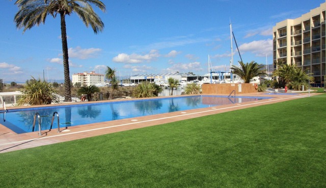 Family Apartment with Garden, Pool, and AC near La Rubina Beach