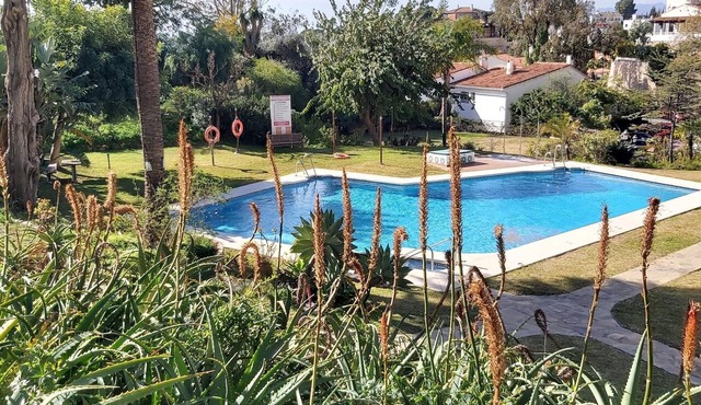 Family apartment with pool, gardens and parking in Malaga