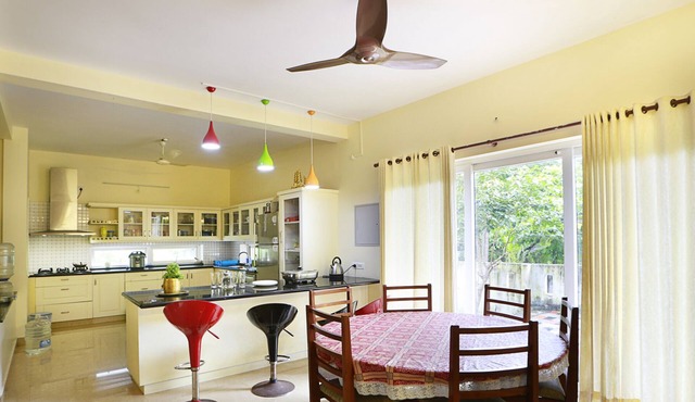 Family Beach Home in Cherai beach village. Suitable for working from home.