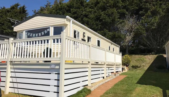 Family Caravan 5* Shorefield Park FREE Wifi & Passes sleeps 6 with Decking