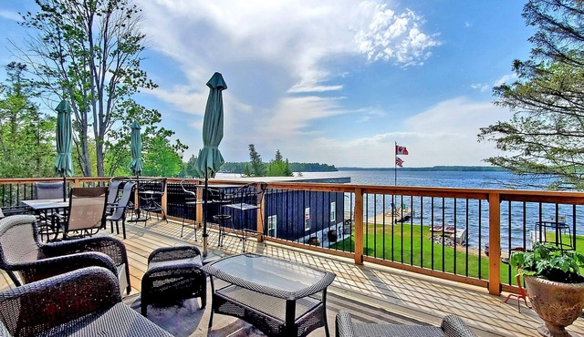 Family Cottage Retreat w/Hot Tub & Games