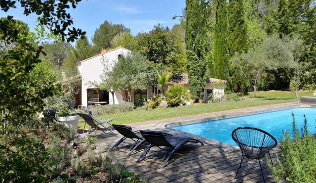 Family cottage with private pool