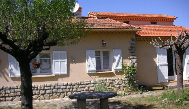 Family country house for 6-8 people,