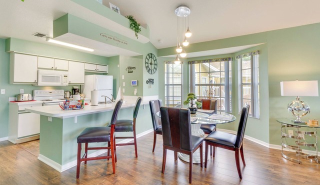 Family Escape w/Pool Access: 7 Mi to Disney!