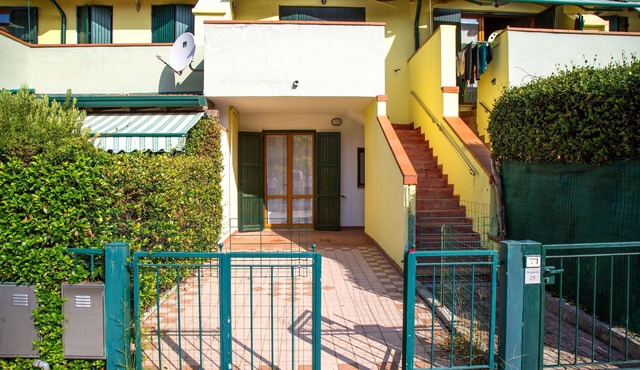 Family flat with two private courtyards