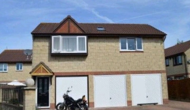 Family Friendly Coach House - Parking - Sleeps 4