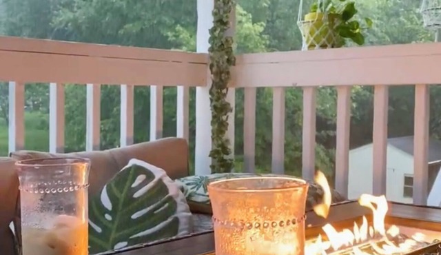 Family-friendly 2- Bedroom Webster Home w/Cozy Balcony