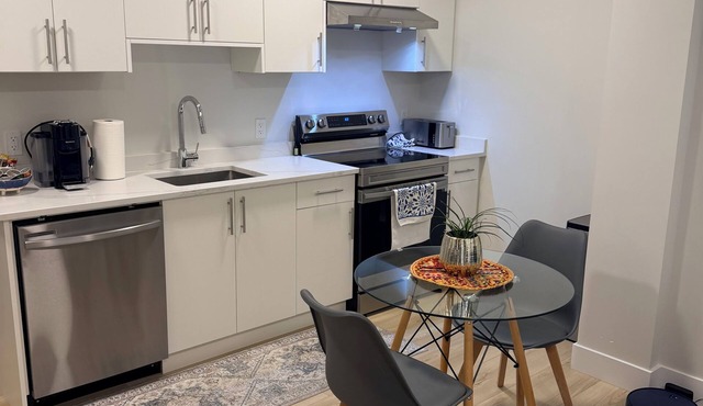 Family-Friendly 2BR Suite, Pet Friendly, Trails Nearby, Easy Vancouver Access