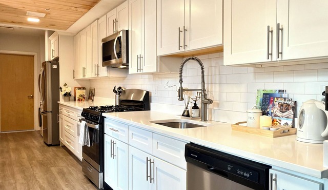 Family-Friendly 2BR/2BA Near Brown & RISD in Downtown Providence