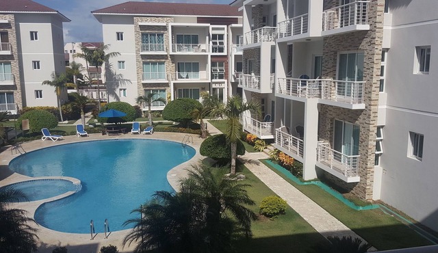 Family-friendly 3BD central Sosua condo wih large pool, WIFI, BBQ, A/C, Cable TV
