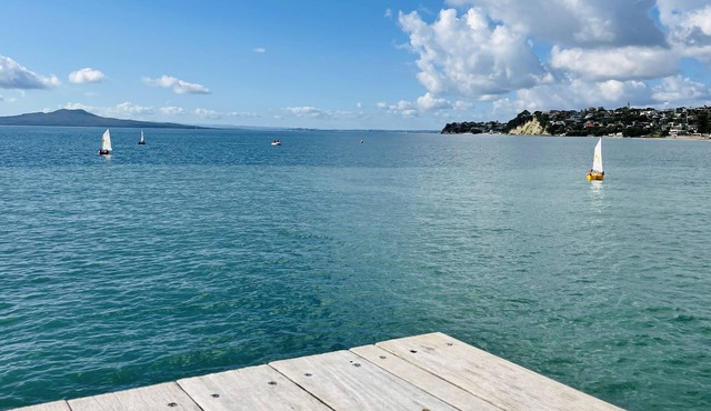 family-friendly 3BR flat by the bays - 3min walk to the beach