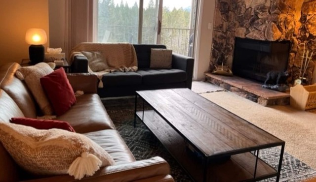 Family-friendly Akiskinook! Pool/hot tub/pickleball/private beach! 3 bedrooms