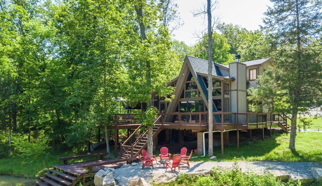 Family-Friendly Chalet on Private Lake with Two King Beds!