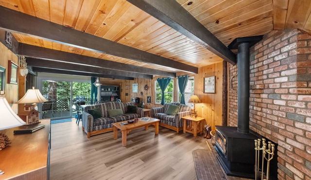 Family-Friendly Comfort at "A Frame Cottage" w/AC