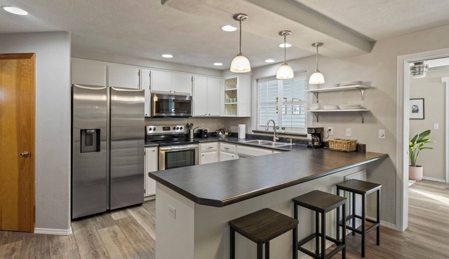 Family Friendly Great Location Inviting and Comfortable Lovely Clean Home