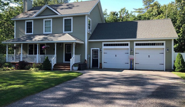 Family Friendly Home w/Pool. Close to Beaches, Shopping, I-95, Amusements & more