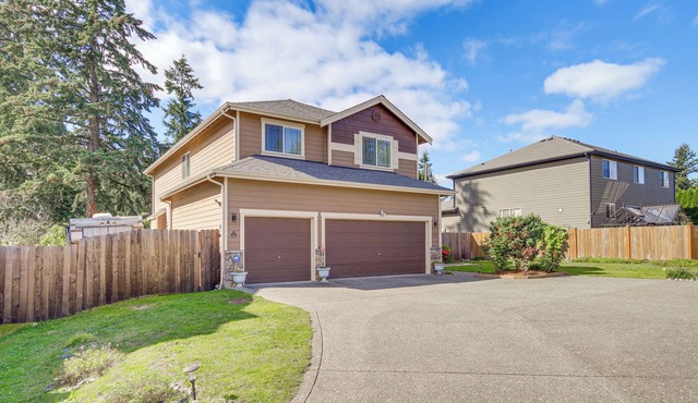Family-Friendly Home w/Patio & Garden in Everett!