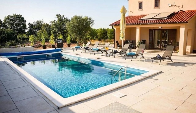 Family friendly house with a swimming pool Drniš, Zagora (K-25275)