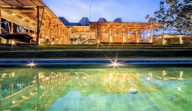 Family friendly 5 Bedrooms Villa with Pool, Tennis and Petanque field.