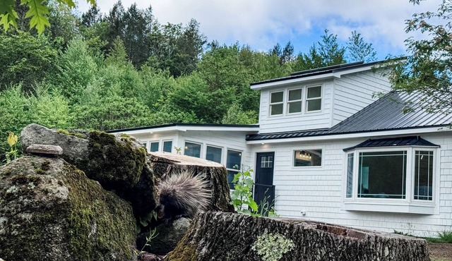 Family Friendly Modern 3-bedroom Cottage w/central AC & high end appliances