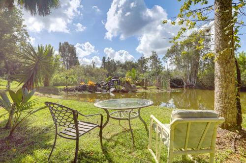 Family-Friendly Palm City Home: 14 Mi to Beach!