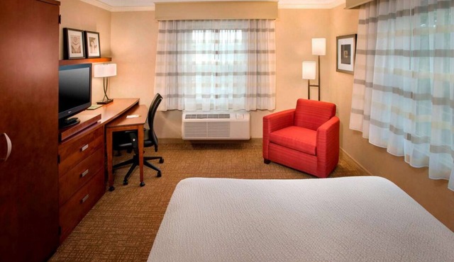 Family-friendly Property in Boston Danvers with Onsite Starbucks & Free Parking