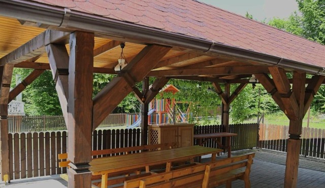Family-Friendly Retreat with Hot Tub and Draft Beer - 5 Mins from Bear's Lake!