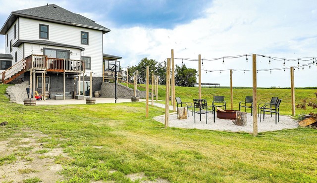 Family-Friendly Seward Home w/Sauna & Pool!