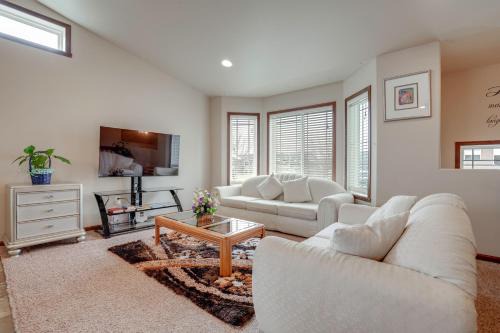 Family Friendly! Spacious Moorhead Haven w/Yard