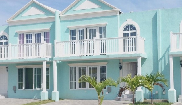 Family friendly Townhouse by the Bay , private Beach & Pool , Negril