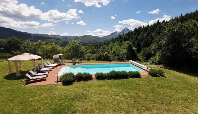 Family-friendly Tuscan villa with large private pool & pizza oven