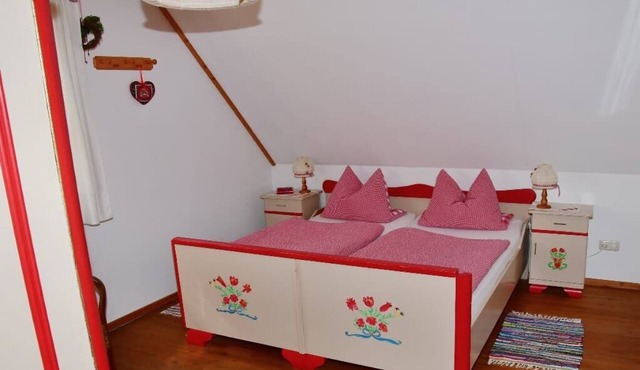 Family-friendly vacation home with 2 separate apartments. Bedrooms