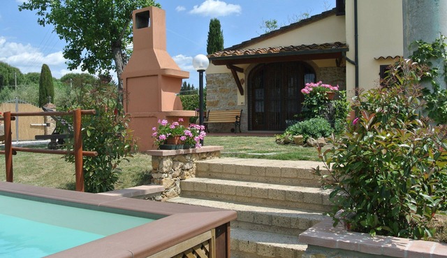 Family friendly vacation house for 6 , swimming pool, close to the sea