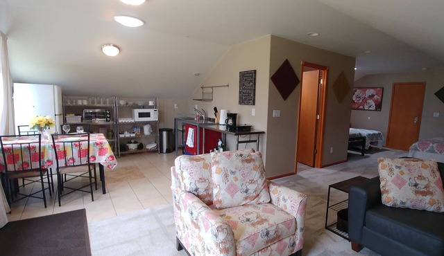 Family friendly & work travel friendly Studio