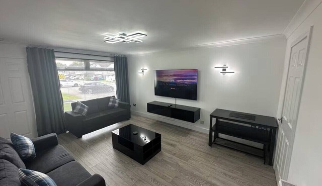 Family - Garden - Parking - WiFi - Sleeps 5