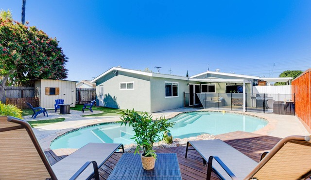 Family Getaway ★ Pool & Hot-tub ★ HVAC ★ 4BD & Central