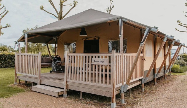 Family Glamping Lodge with Barbecue