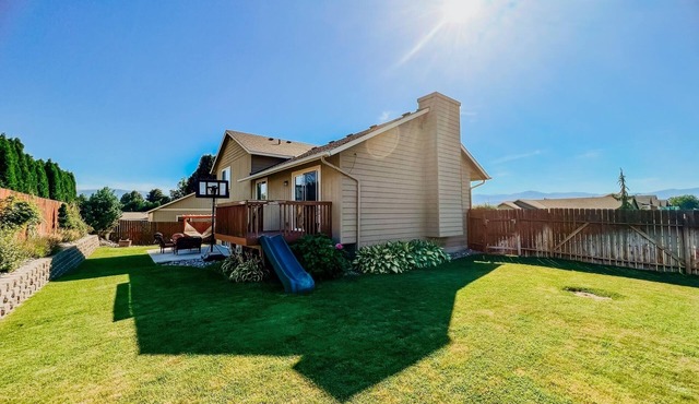 Family & Group friendly home w/large hammock & game room near Leavenworth!