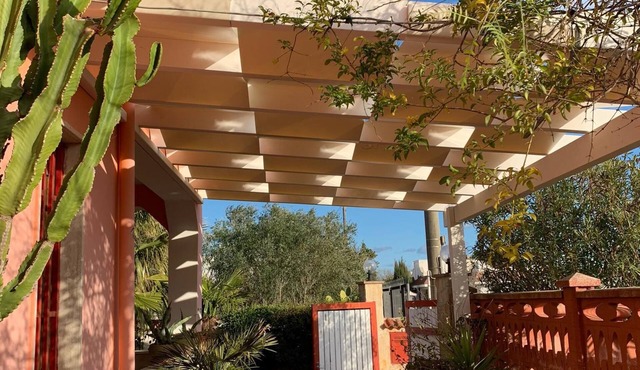 Family holiday home. Near the beach 600 meters. Free permanent unlimited. Internet.