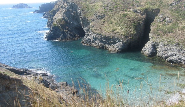 Family home, Belle-Ile-en-Mer, heated pool and spa/jacuzzi, 8/10 people