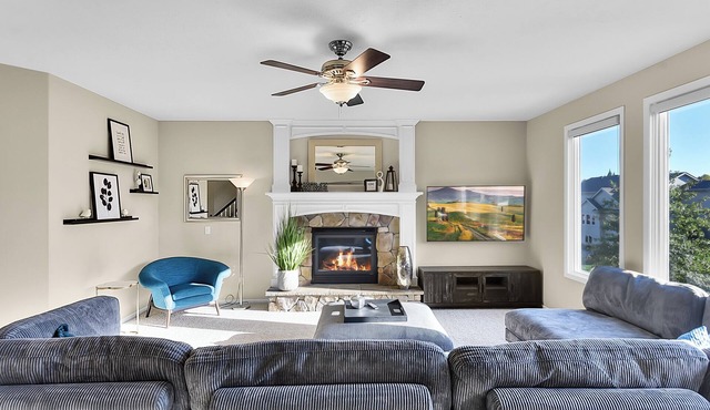 Family Home in West O : Hot Tub, Fire Pit, Game Rm
