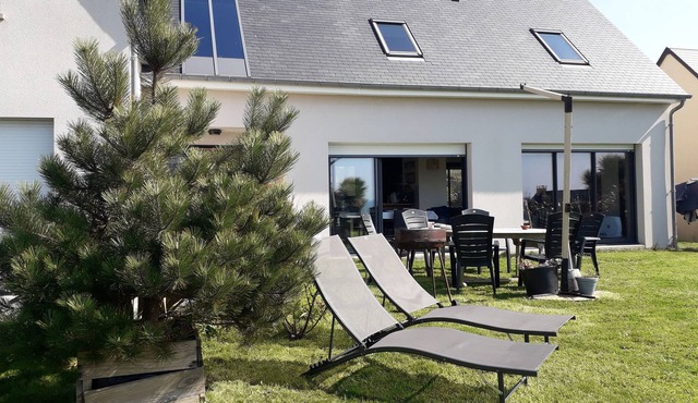 Family home with beautiful sea view and close to the beach in Vauville