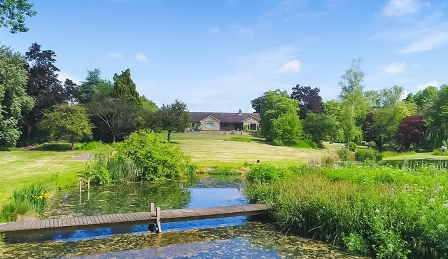 Family House. Unique/Peaceful/Fun ! Luxurious retreat -in fabulous grounds
