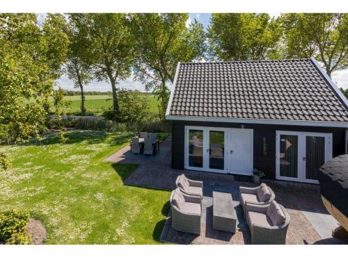 Family house with an ideal location, private terrace, garden and sauna