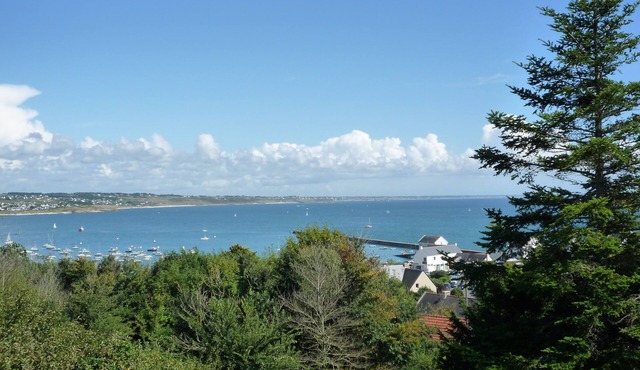 Family house with beautiful sea view and close to beaches